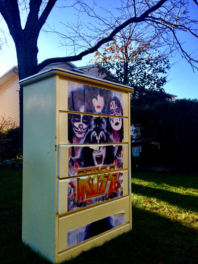 'Kiss my Drawers' by Jonny Olsen